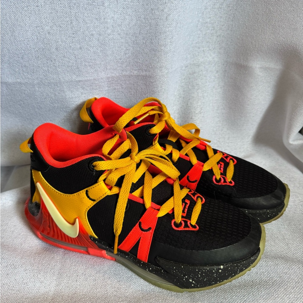 Size 5 basketball shoes boys